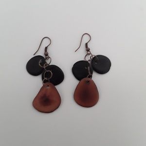 Beautiful tagua earrings. (code: ACPR-E-007)